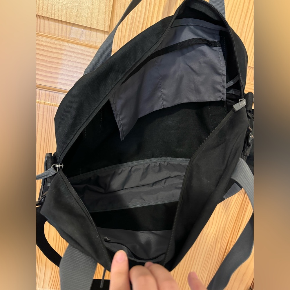 black nike duffel bag - Picture 3 of 5